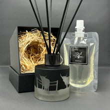 Load image into Gallery viewer, Highland Cow Reed Diffuser &amp; refill pouch
